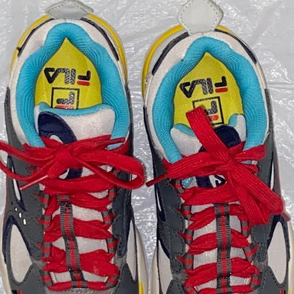 Fila Boveasorus Women’s Sneakers with Red, Blue, and Yellow Accents Size 6 US